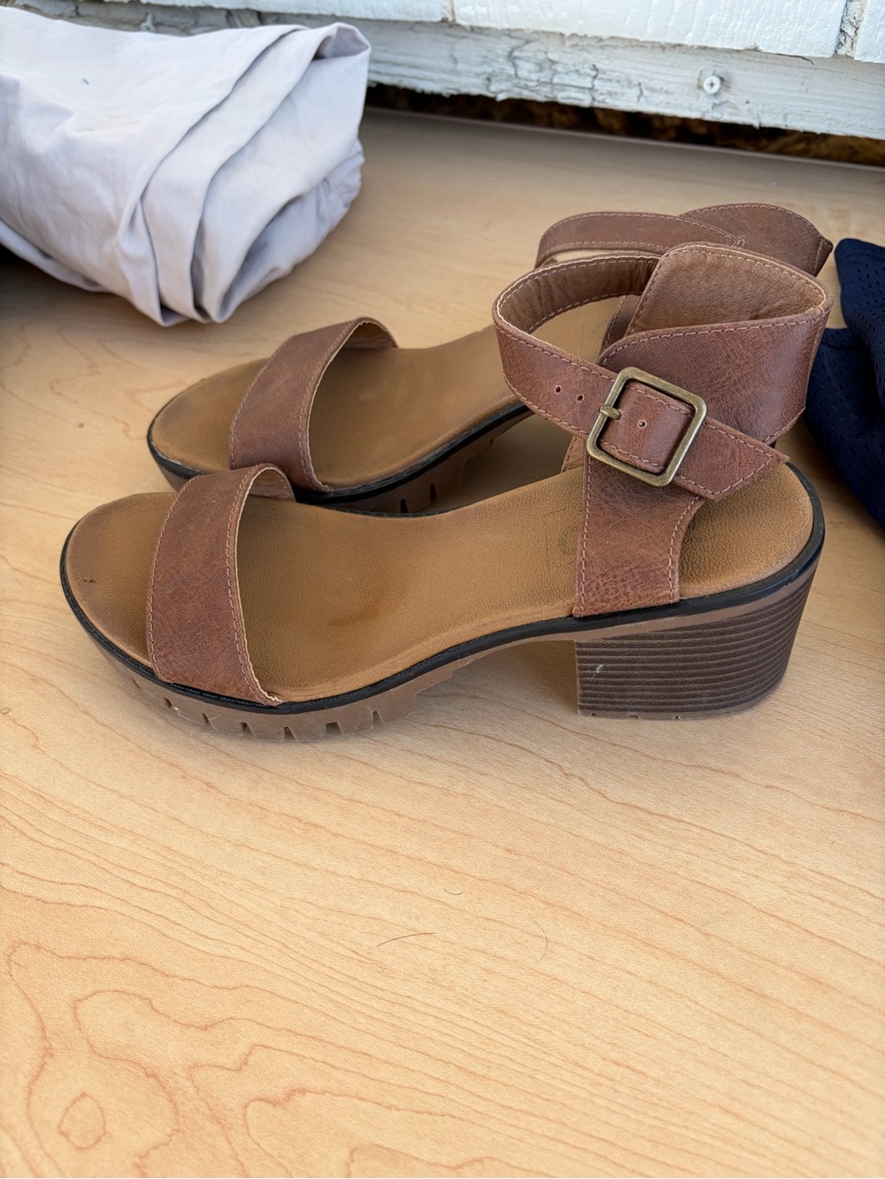 Pop Women’s Brown Ankle-Strap Sandals Women’s Size 7.5 - Picture 7 of 16